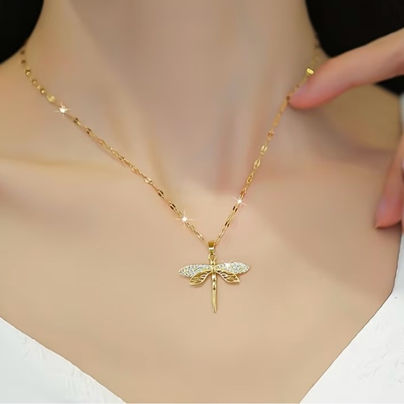 18K Gold Plated Dragonfly Pendant Necklace Adorned with Synthetic Zirconia -NIP - Picture 3 of 5